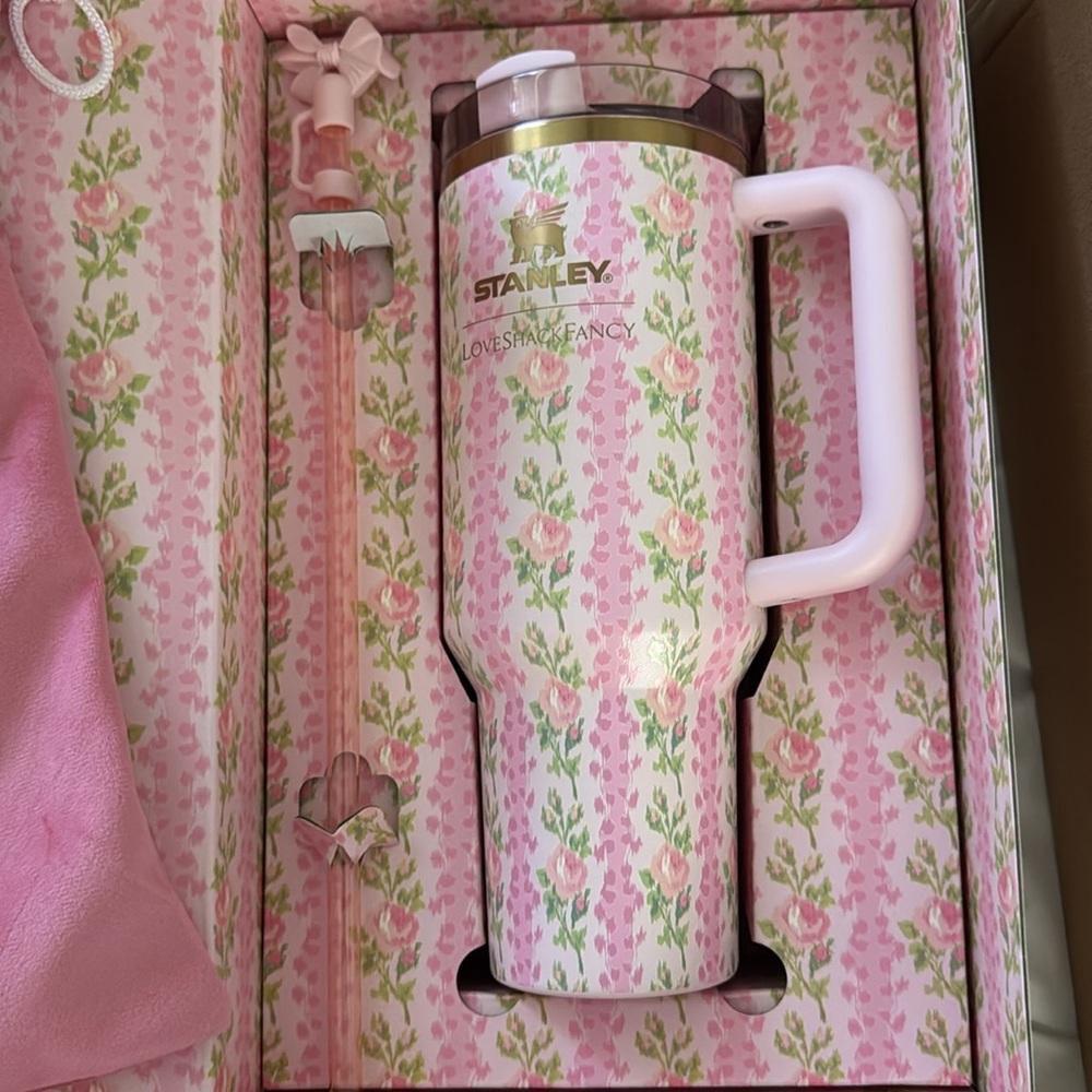 The Stanley x LoveShackFancy Quencher 40 OZ Blooming Heirloom Floral Bow - Picture 14 of 17
